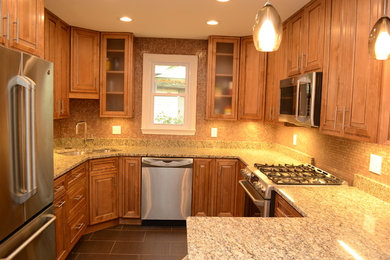 Kitchen - traditional kitchen idea in DC Metro