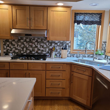 Contemporary Kitchen Remodel Done in a Natural Shaker Door