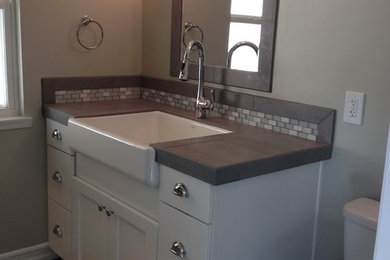 This is an example of a modern bathroom in Santa Barbara.