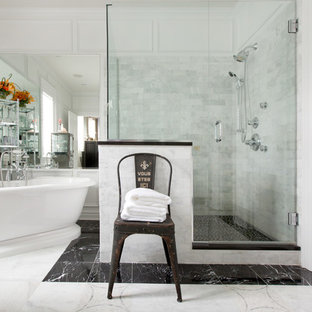 コロンバスのトラディショナルスタイルのおしゃれな浴室 (置き型浴槽) の写真