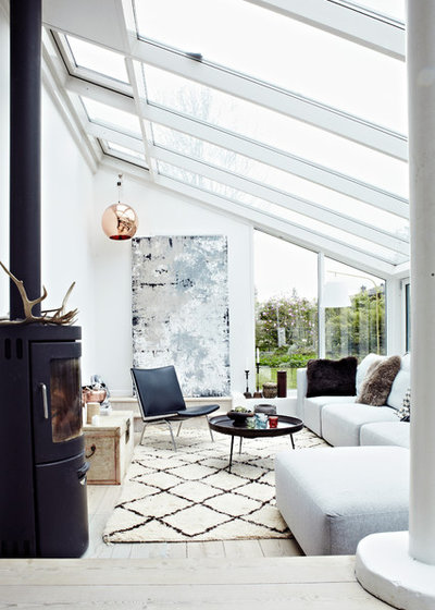 Scandinavian Living Room by Fotograf & boligstylist stylist Lene Sams&oslash;