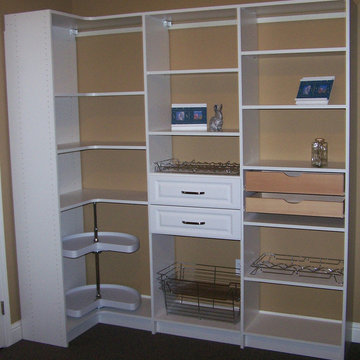 Corner pantry shelves