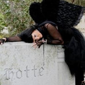 Renee Weal's photo