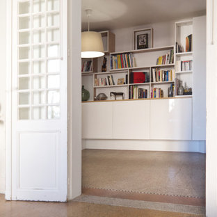 Großer Moderner Eingang mit Korridor, weißer Wandfarbe, Terrazzo-Boden und beigem Boden in Montpellier