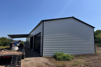 Example of an exterior home design in Dallas