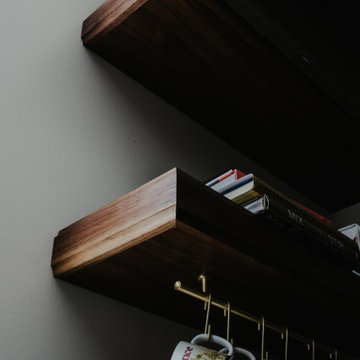 Walnut Standout
