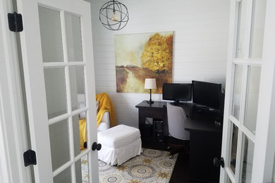 Example of a classic home office design in Columbus