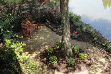 Inspiration for a traditional landscaping in Atlanta.
