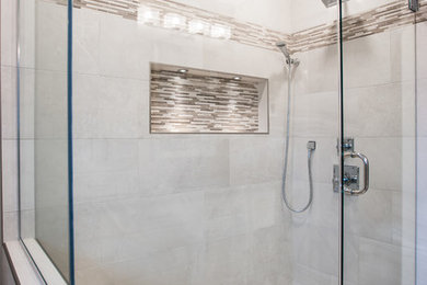 エドモントンにあるトラディショナルスタイルのおしゃれな浴室の写真