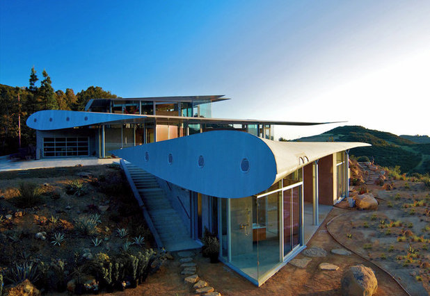 Современный Фасад дома by David Hertz & Studio of Environmental Architecture