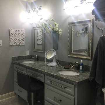 Current Transitional Bathroom
