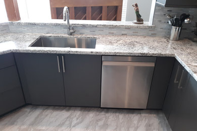Minimalist kitchen photo in San Francisco