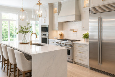 Example of a transitional kitchen design in Dallas