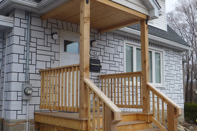 Inspiration for a contemporary veranda in Ottawa.
