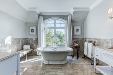 Bathroom - bathroom idea in Montreal
