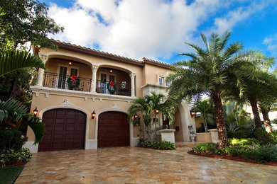 Exterior home idea in Miami