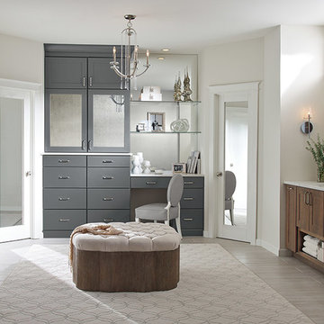 Diamond Cabinets: Two-Tone Primary Bathroom