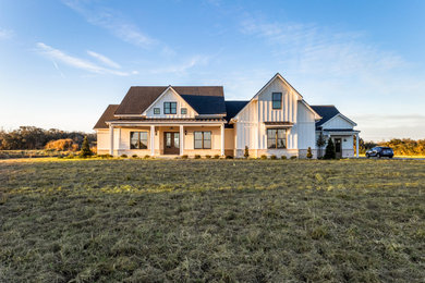 Example of a cottage exterior home design in Orlando