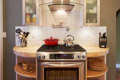 Example of a classic kitchen design in Denver