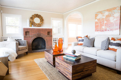 This is an example of a transitional home design in Sacramento.