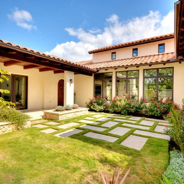 Santa Barbara Transitional Front Courtyard