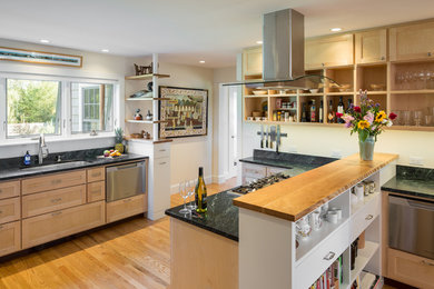 Trendy kitchen photo in Burlington