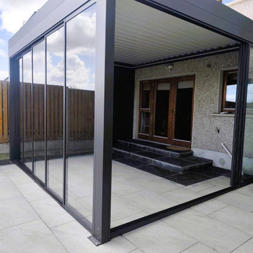 Contemporary Bioclimatic Pergola & Privacy Screening – County Meath