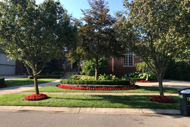 Photo of a craftsman landscaping in Detroit.