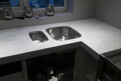 Corian Glacier White sparkling sink with a double recess drainer