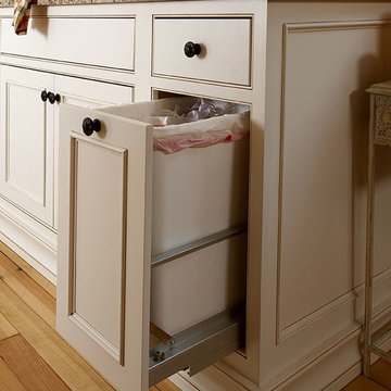Door style: Savannah Inset | Species: Maple | Finish: Soft Cream with Carmel