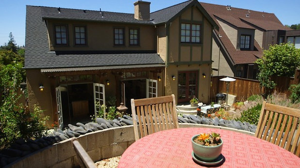Houzz TV: Curves and Surprises Transform a Dry Yard