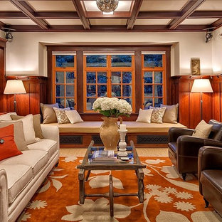 Foto de salón de estilo americano con paredes beige