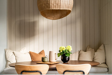 Home design - transitional home design idea in Montreal