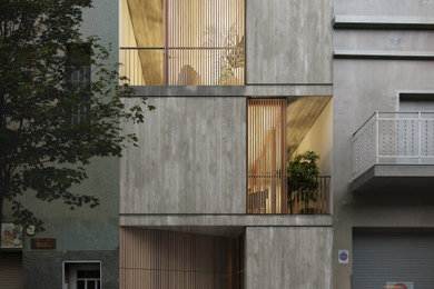 Modelo de fachada de casa gris industrial de tamaño medio de tres plantas con revestimiento de hormigón, tejado plano y techo verde