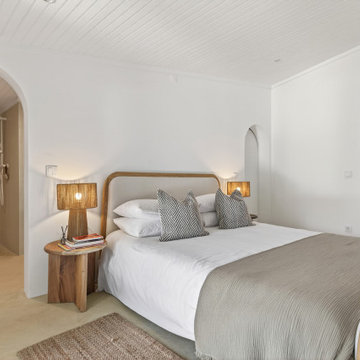 Master Suite with Arched Bathroom Connection
