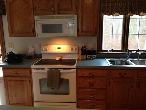 What Color Walls Oak Cabinets And Blue Green Countertops