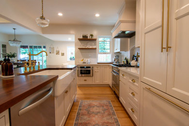 Inspiration for a traditional kitchen in Sacramento.