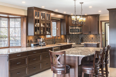 Example of a classic kitchen design in Vancouver