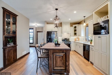 Inspiration for a transitional kitchen remodel in Minneapolis