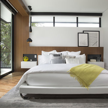 Contemporary Waterfront Elegance