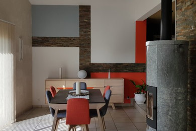 This is an example of a contemporary family room in Clermont-Ferrand.
