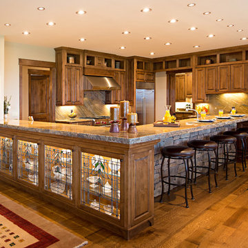 Arts and Crafts Mountain-Traditional Style Sprawling Ranch