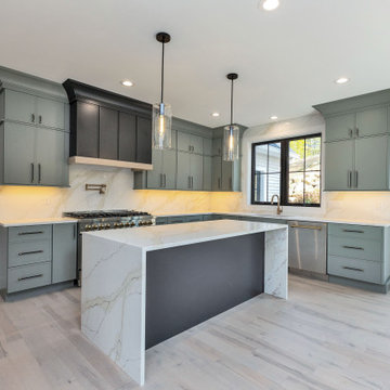 Bedford, Pistachio & Black Skinny Shaker Kitchen