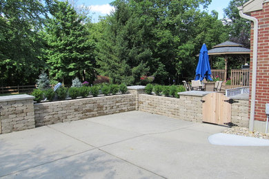 Inspiration for a mid-sized traditional side yard patio in Cincinnati with concrete pavers and no cover.