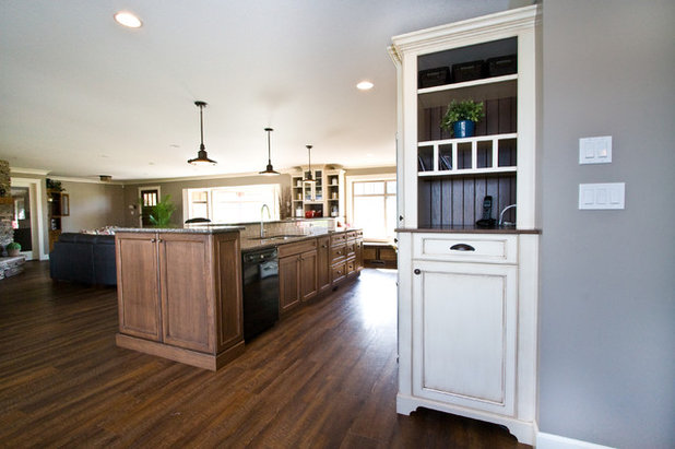 Traditional Kitchen by Starline Cabinets