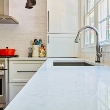 Two Tone Decora Kitchen