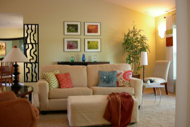 Minimalist home design photo in Orlando