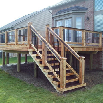 TREX TRANSCENDS VINTAGE LANTERN COLOR with cedar railing system