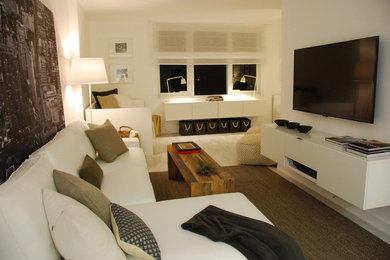 Family room - contemporary family room idea in Miami