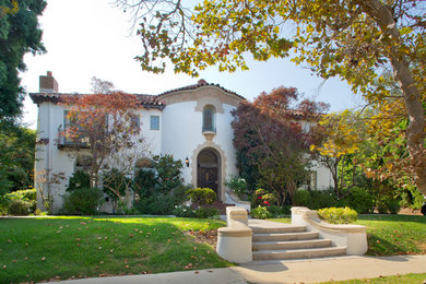 Design ideas for a traditional exterior in Los Angeles.